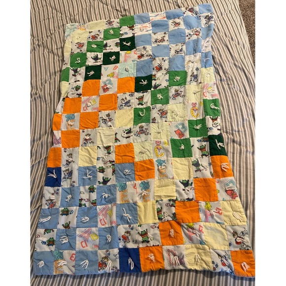 Kids Unisex Soft Blanket ABC Colorful Animals Quilts Sheets Cover EUC - Picture 1 of 8